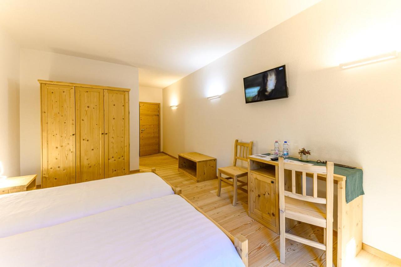 Hotel Centrale, Typically Swiss Poschiavo Kültér fotó