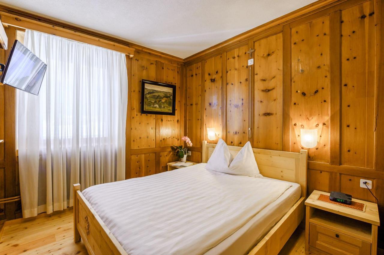 Hotel Centrale, Typically Swiss Poschiavo Kültér fotó