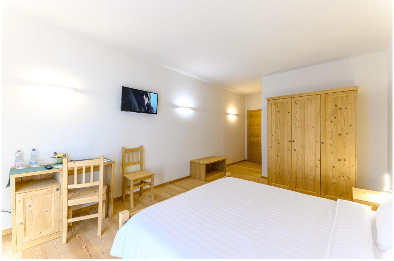 Hotel Centrale, Typically Swiss Poschiavo Szoba fotó