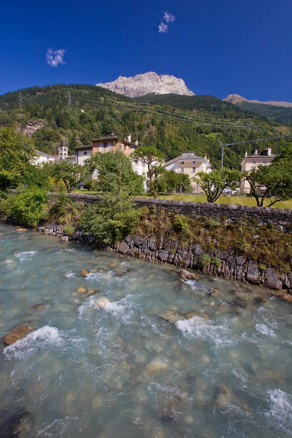 Hotel Centrale, Typically Swiss Poschiavo Kültér fotó