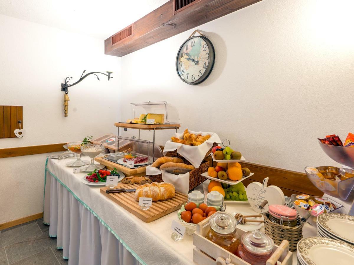 Hotel Centrale, Typically Swiss Poschiavo Kültér fotó